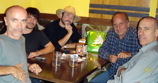 Federico Mañas, Achero, Javier Puebla, Fermín Cabal, Carlos Madrigal, en Santa Ana, Mad Madrid, en octubre 2009. El grupo de Brooklyn.
