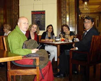 Julia Barella, Javier Lostalé, un editor y.... más dos poetisas. Círculo de Bellas Artes, noviembre 2009