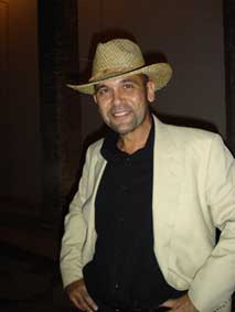 Andrés Pérez Domínguez, ganador del premio Ateneo, con mi sombrero de ala más ancha
