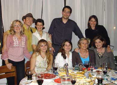 Cecilia Denis, Javier Puebla, Pura Fernández, Alexis Hernández, Lorena Liaño, Amparo Baliño, Laura Gismera, Mar Cassinello, Mara Mugueta. La Tripulación 08-09 del taller literario más original, y efectivo, de Europa. Palabra de Capitán.