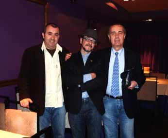 Javier Vázquez Losada, Luis Alberto de Cuenca, y Javier Puebla, con su nuevo sombrero, justo en el medio.