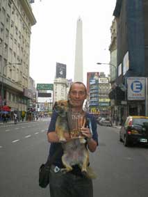 Juanjo, que metió a El Tigre en su maleta para que viajase hasta la tierra prometida. Un flipe.