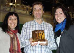 Begoña Moreno, Jon Azofra, Laura Salaberría.. el equipo técnico, fantástico de la mejor entrevista que me han hecho en tv en mi vida. Gracias a todos ellos. El Tigre les manda un rugido satisfecho